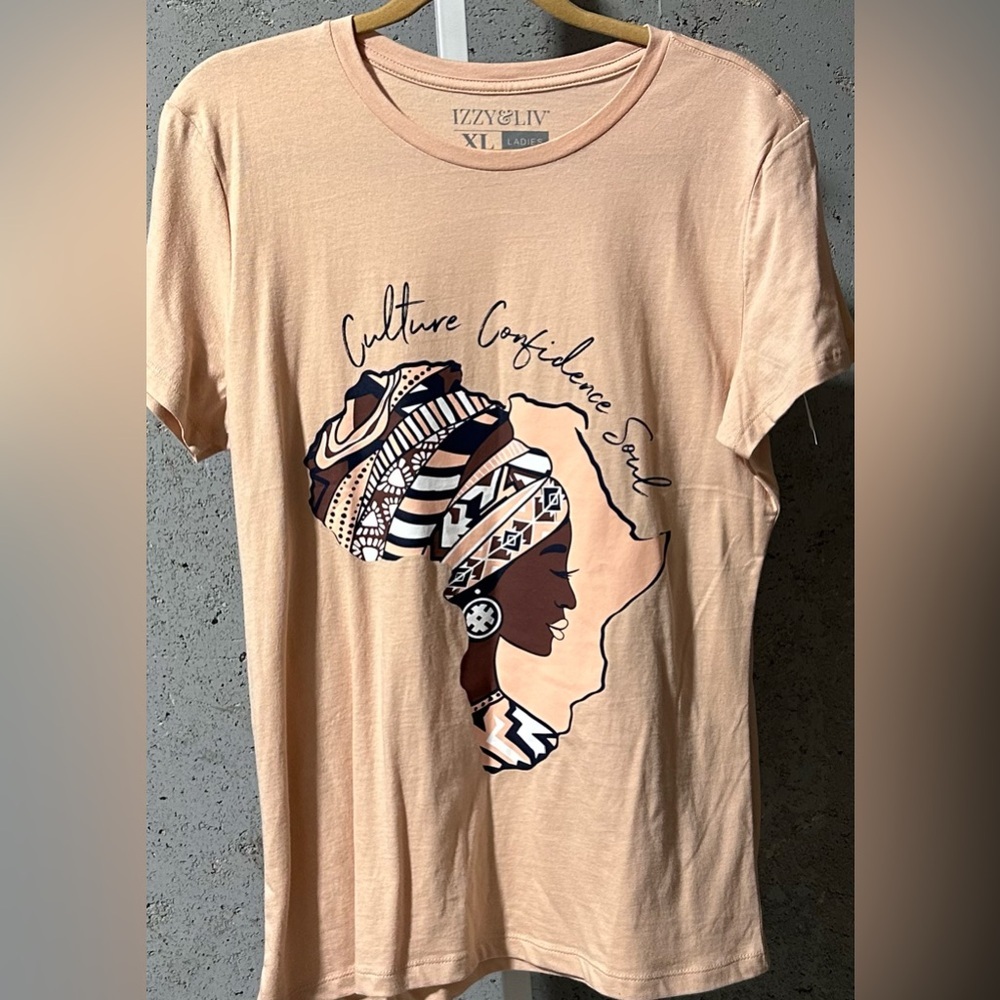 #044 Sz XL Beige Tee with Bold Geo Design Print | NIP | Izzy & Liv